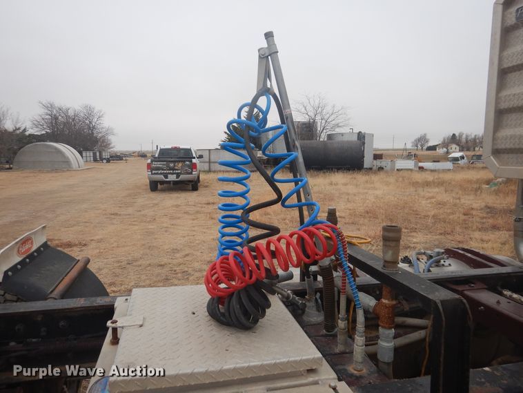 image for item HU9714 1993 Peterbilt 379  semi truck