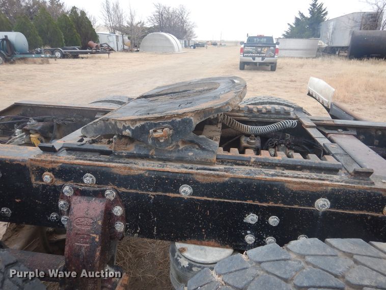 image for item HU9714 1993 Peterbilt 379  semi truck