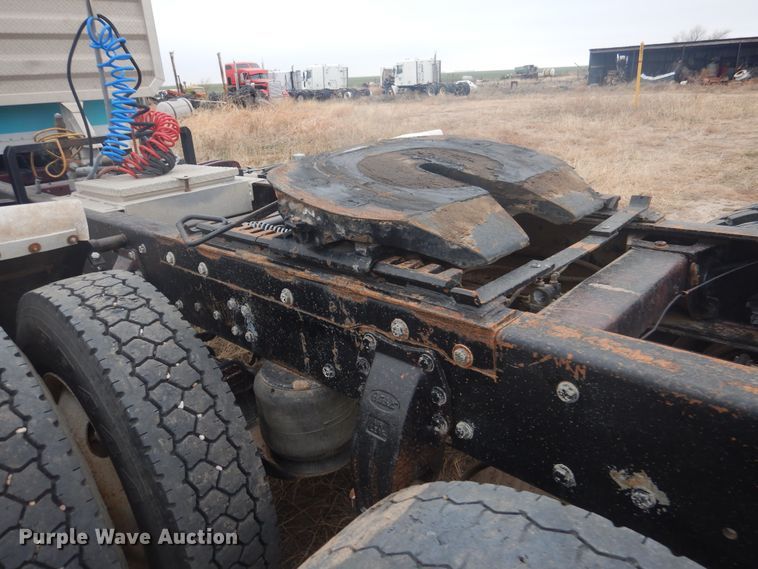 image for item HU9714 1993 Peterbilt 379  semi truck