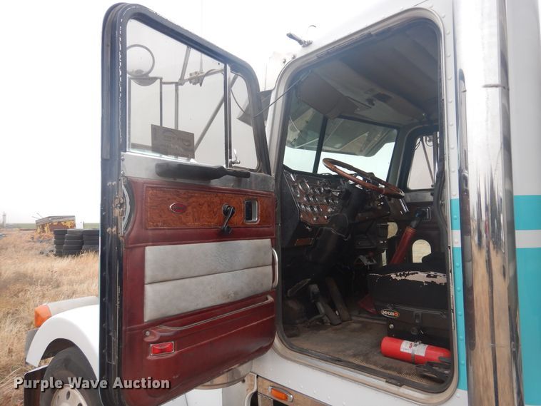 image for item HU9714 1993 Peterbilt 379  semi truck