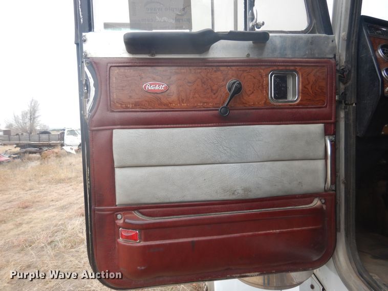 image for item HU9714 1993 Peterbilt 379  semi truck