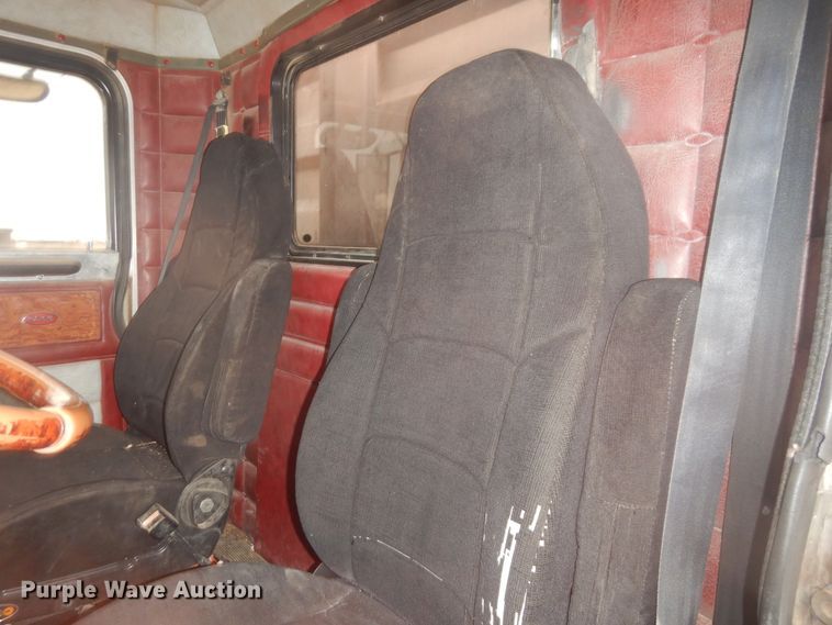 image for item HU9714 1993 Peterbilt 379  semi truck