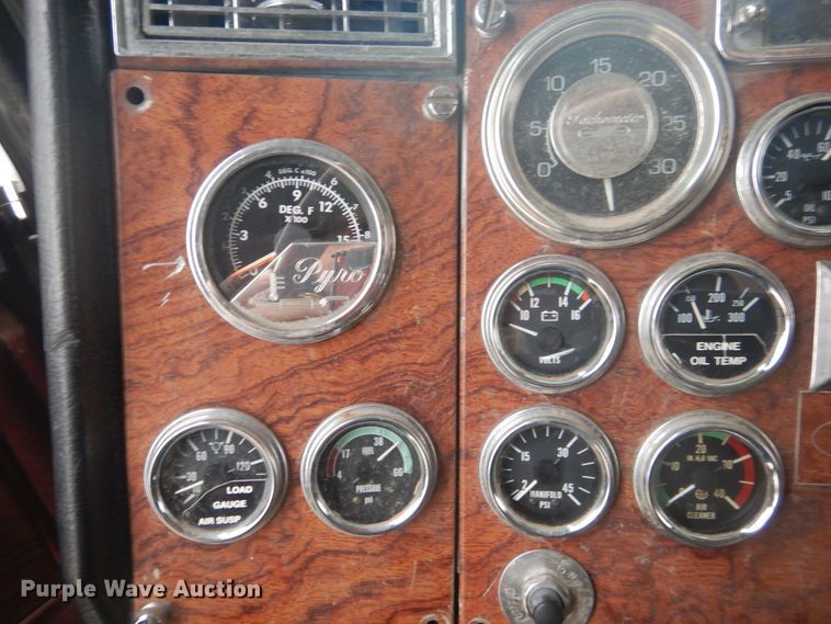 image for item HU9714 1993 Peterbilt 379  semi truck