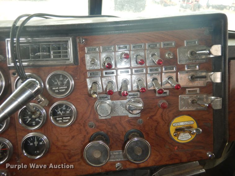 image for item HU9714 1993 Peterbilt 379  semi truck