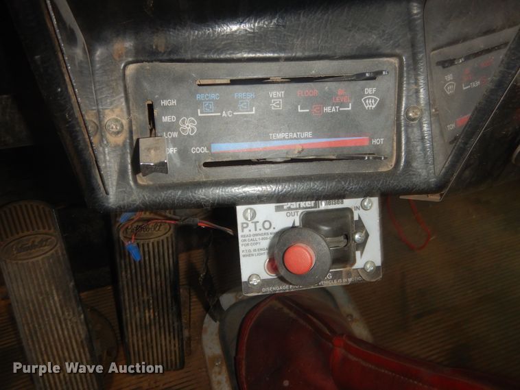 image for item HU9714 1993 Peterbilt 379  semi truck