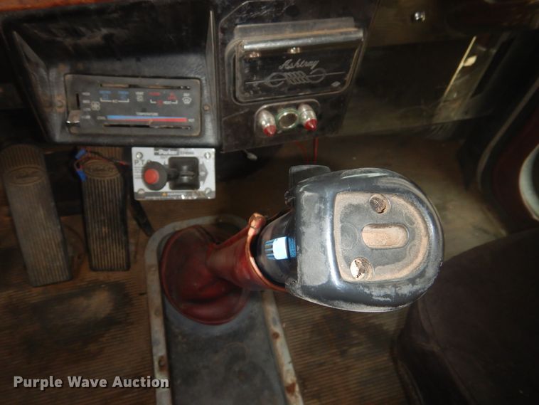 image for item HU9714 1993 Peterbilt 379  semi truck