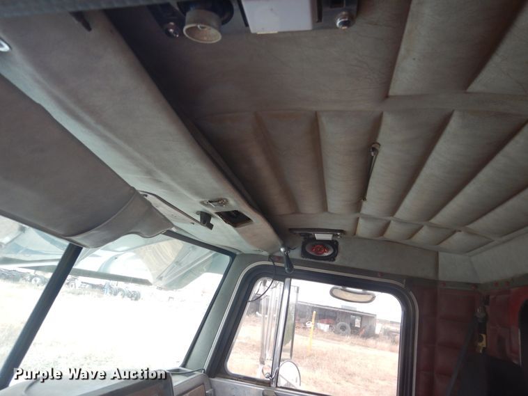 image for item HU9714 1993 Peterbilt 379  semi truck