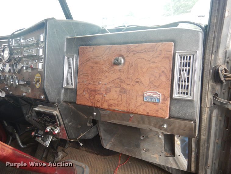 image for item HU9714 1993 Peterbilt 379  semi truck