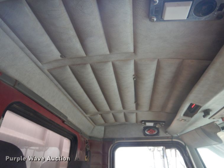 image for item HU9714 1993 Peterbilt 379  semi truck