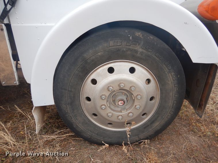 image for item HU9714 1993 Peterbilt 379  semi truck