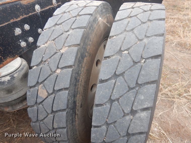 image for item HU9714 1993 Peterbilt 379  semi truck