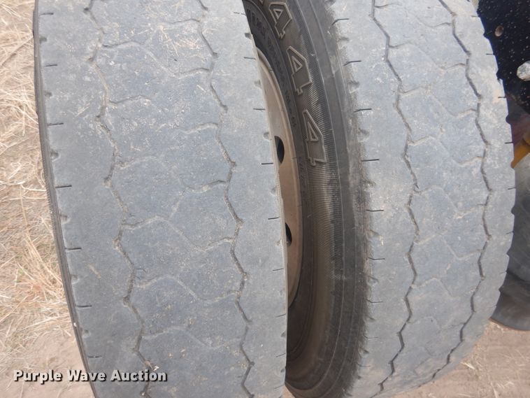 image for item HU9714 1993 Peterbilt 379  semi truck