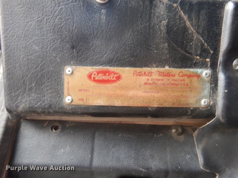 image for item HU9714 1993 Peterbilt 379  semi truck