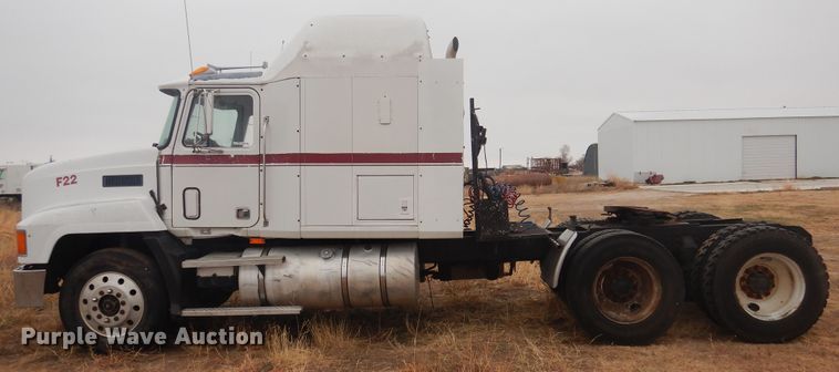 image for item HU9715 1990 Mack CHU613  semi truck