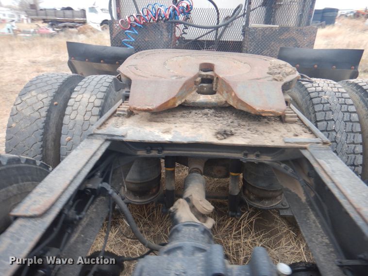 image for item HU9715 1990 Mack CHU613  semi truck