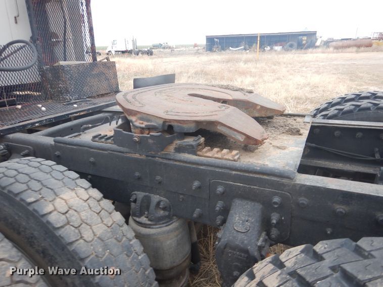 image for item HU9715 1990 Mack CHU613  semi truck