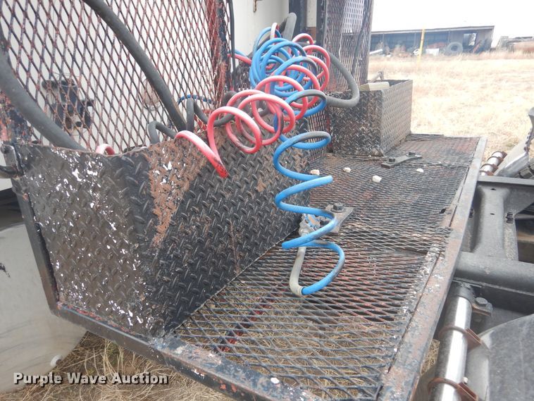 image for item HU9715 1990 Mack CHU613  semi truck