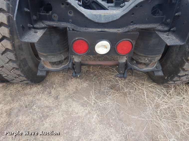 image for item HU9715 1990 Mack CHU613  semi truck