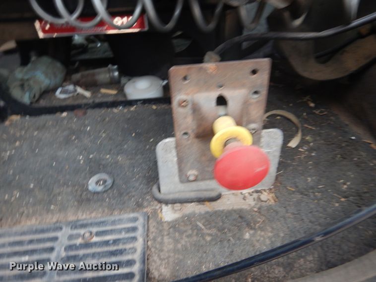 image for item HU9715 1990 Mack CHU613  semi truck