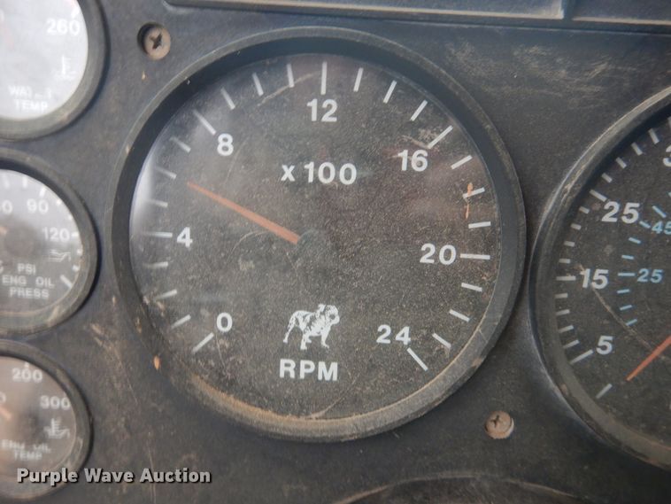 image for item HU9715 1990 Mack CHU613  semi truck