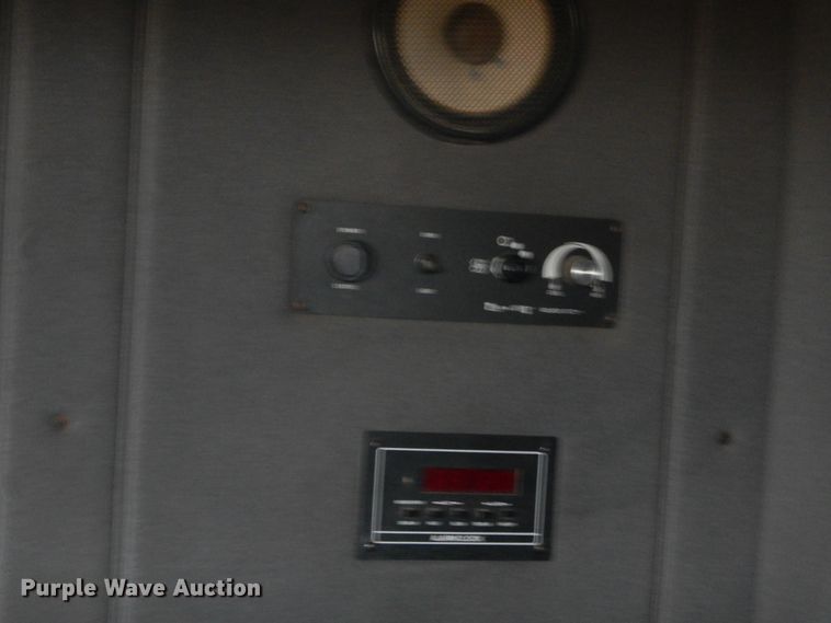 image for item HU9715 1990 Mack CHU613  semi truck