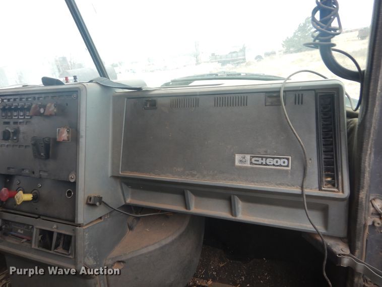 image for item HU9715 1990 Mack CHU613  semi truck