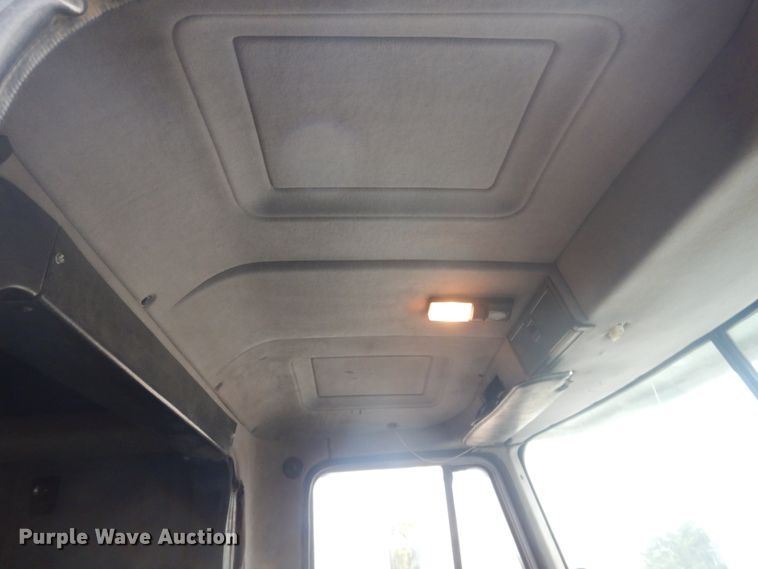 image for item HU9715 1990 Mack CHU613  semi truck