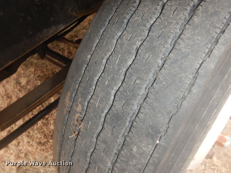 image for item HU9715 1990 Mack CHU613  semi truck