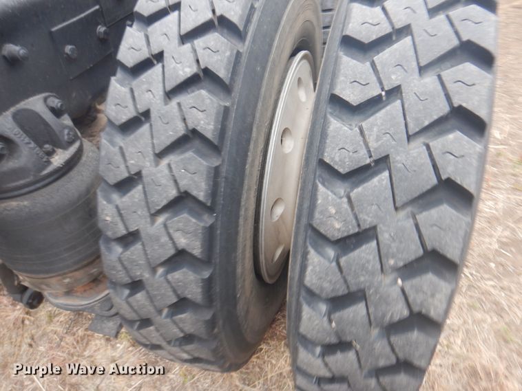 image for item HU9715 1990 Mack CHU613  semi truck