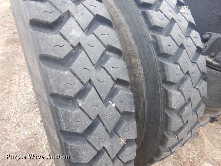 image for item HU9715 1990 Mack CHU613  semi truck