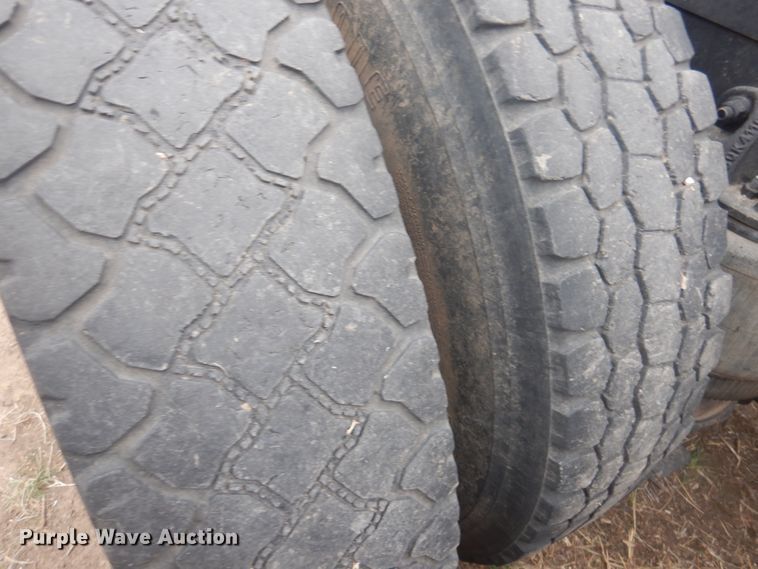 image for item HU9715 1990 Mack CHU613  semi truck