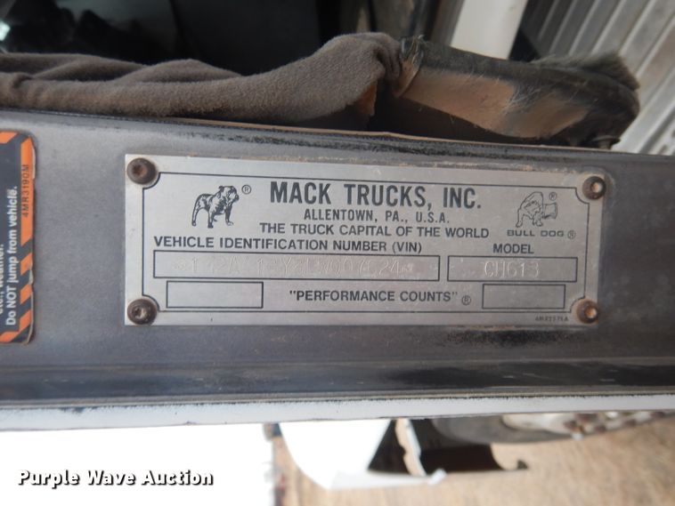 image for item HU9715 1990 Mack CHU613  semi truck