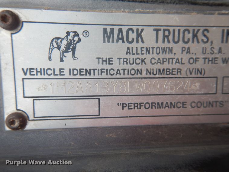 image for item HU9715 1990 Mack CHU613  semi truck