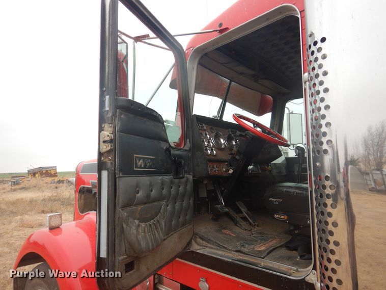 image for item HU9716 2001 Kenworth W900L  semi truck