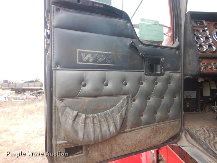 image for item HU9716 2001 Kenworth W900L  semi truck