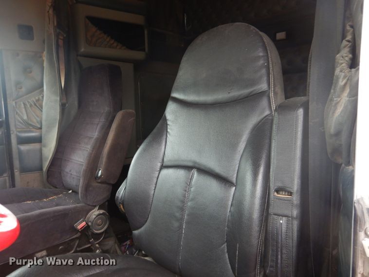 image for item HU9716 2001 Kenworth W900L  semi truck