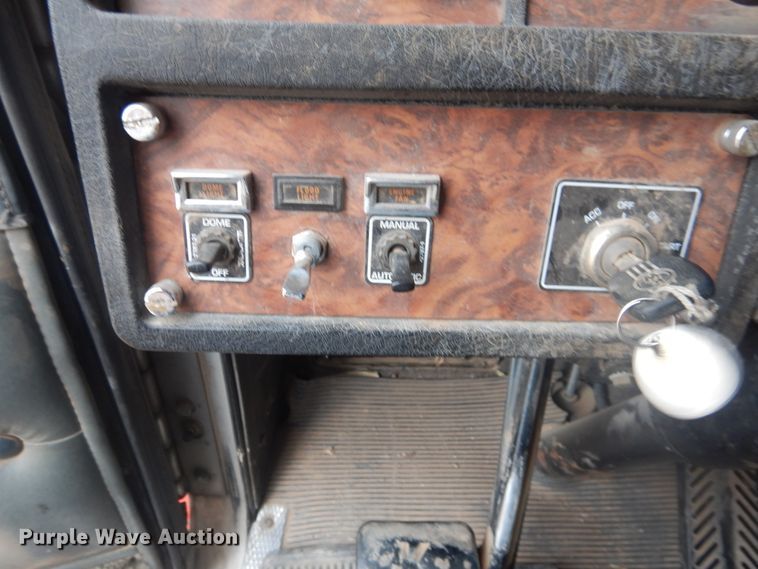 image for item HU9716 2001 Kenworth W900L  semi truck