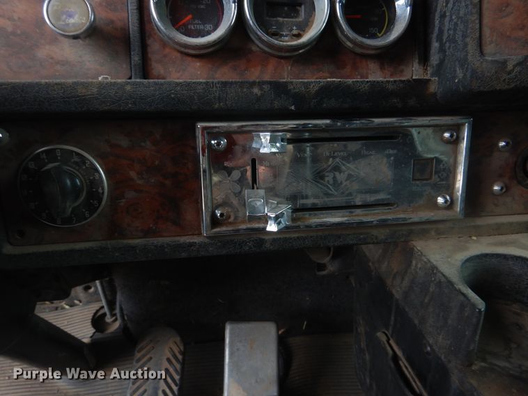 image for item HU9716 2001 Kenworth W900L  semi truck