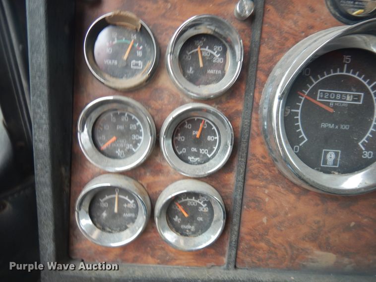 image for item HU9716 2001 Kenworth W900L  semi truck