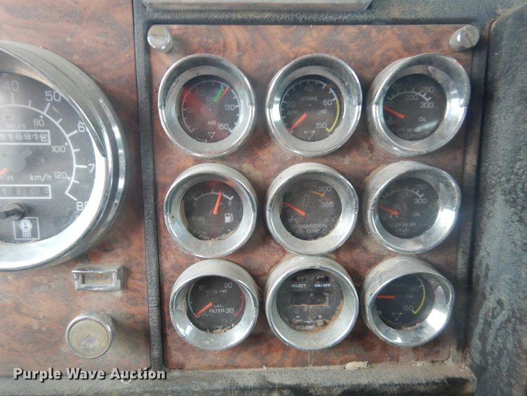 image for item HU9716 2001 Kenworth W900L  semi truck