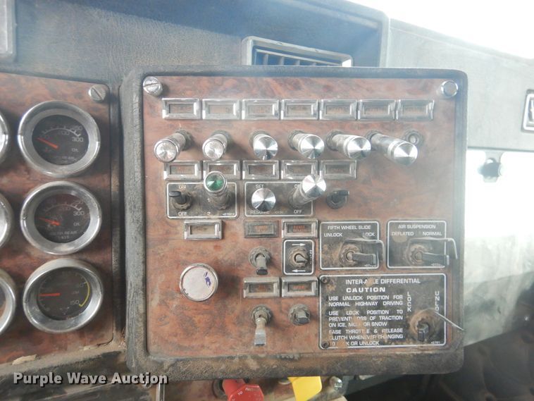 image for item HU9716 2001 Kenworth W900L  semi truck