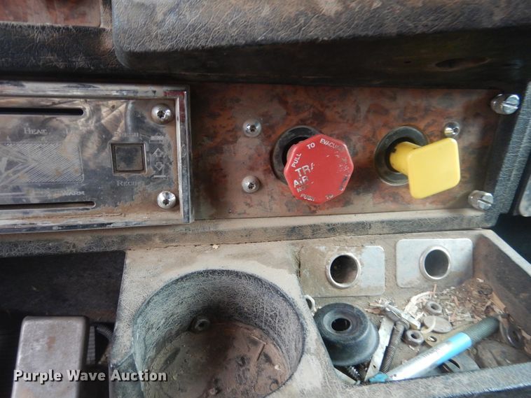 image for item HU9716 2001 Kenworth W900L  semi truck