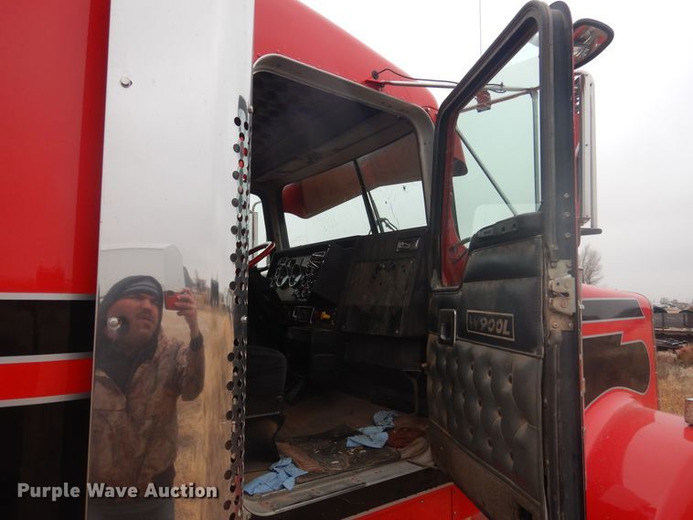 image for item HU9716 2001 Kenworth W900L  semi truck