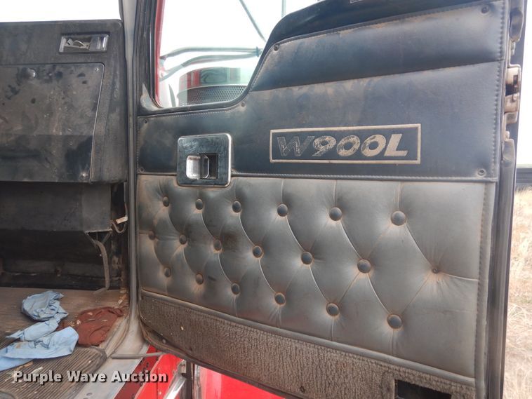 image for item HU9716 2001 Kenworth W900L  semi truck