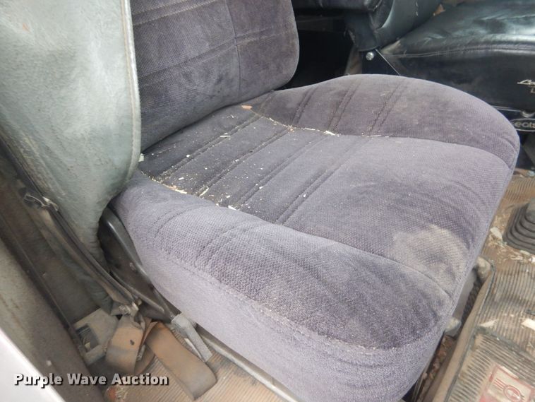 image for item HU9716 2001 Kenworth W900L  semi truck