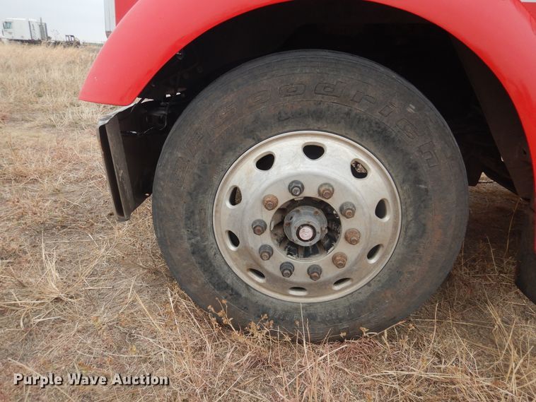 image for item HU9716 2001 Kenworth W900L  semi truck