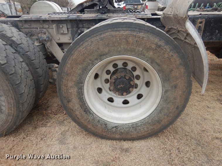 image for item HU9716 2001 Kenworth W900L  semi truck