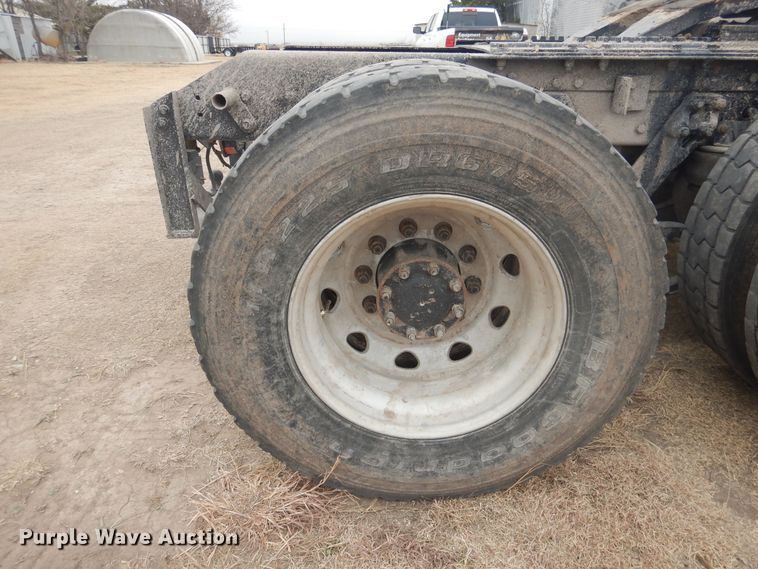 image for item HU9716 2001 Kenworth W900L  semi truck