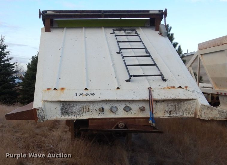 image for item HU9792 2005 Construction Trailer Specialists BDT-40 bottom dump trailer