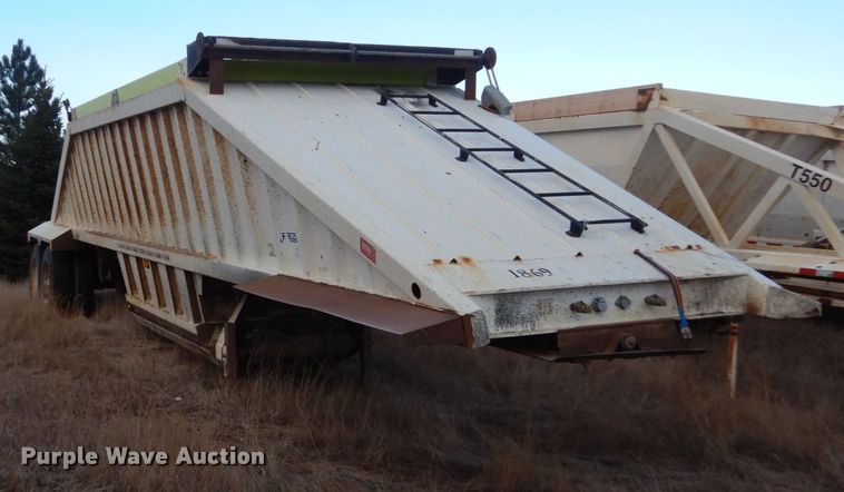 image for item HU9792 2005 Construction Trailer Specialists BDT-40 bottom dump trailer